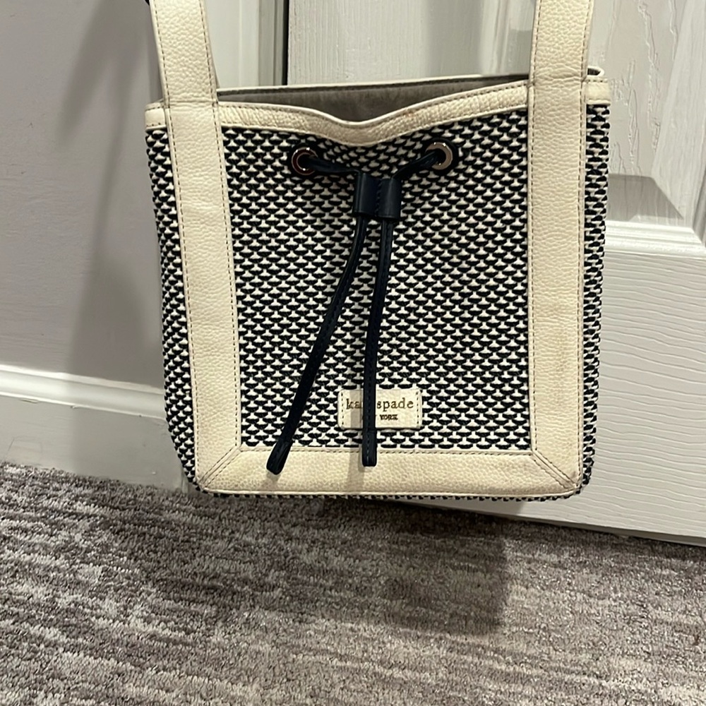 Kate Spade Navy and White Tote Bag
Very good condition
